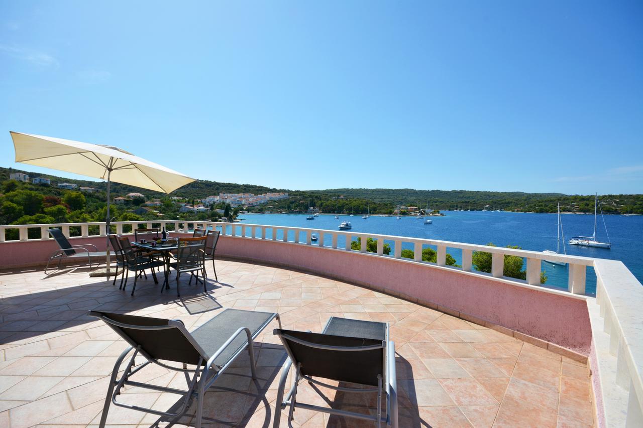 Villa Paris Necujam Bagian luar foto