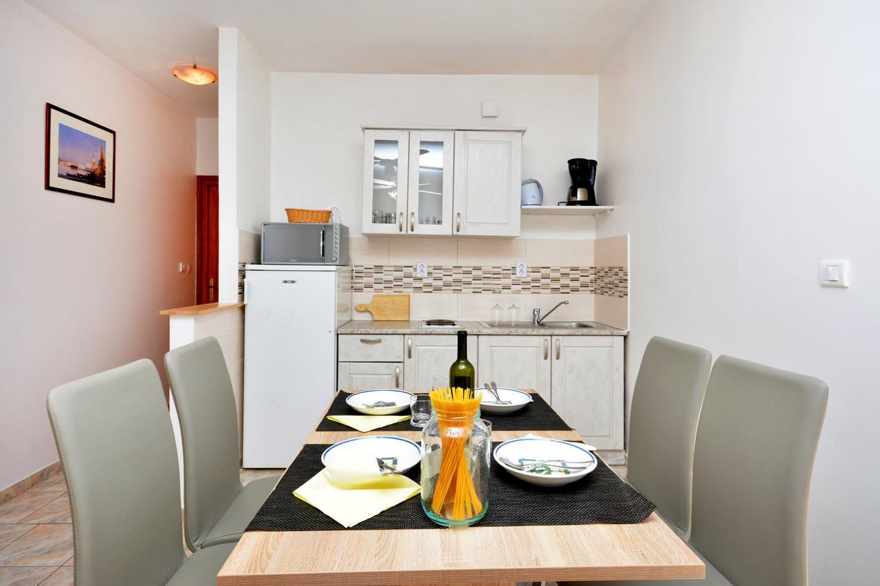 Villa Paris Necujam Bagian luar foto