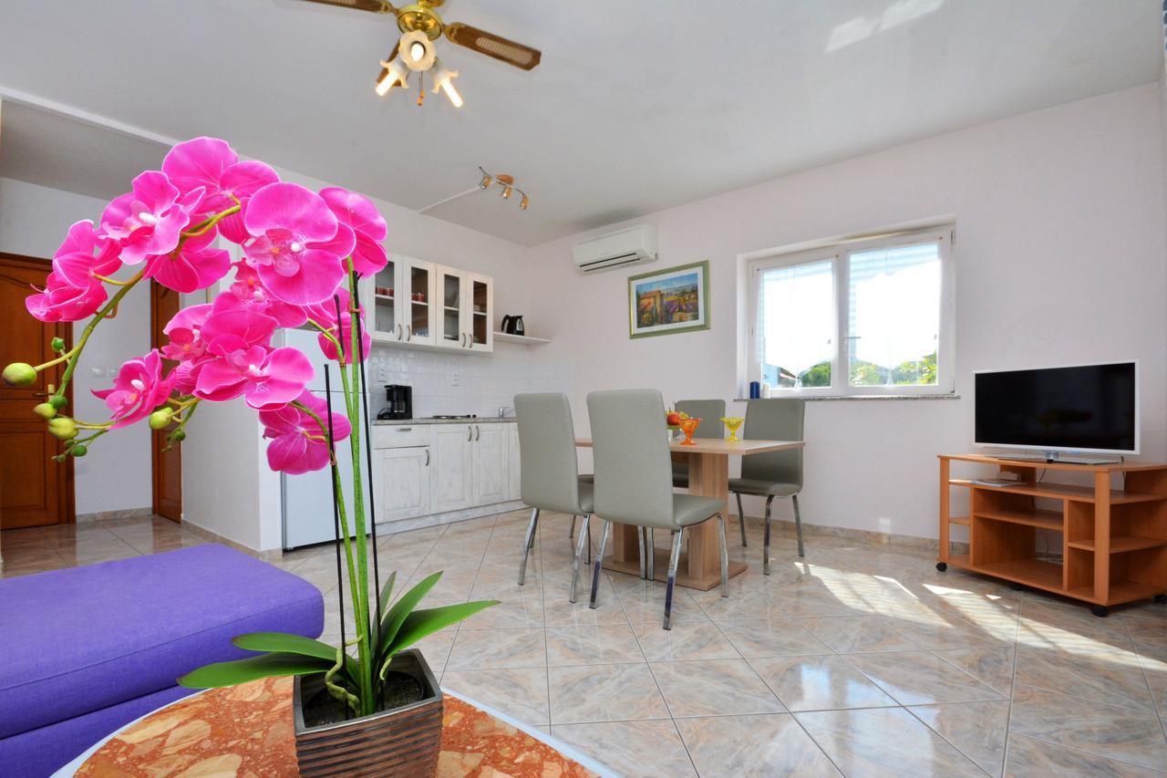Villa Paris Necujam Bagian luar foto
