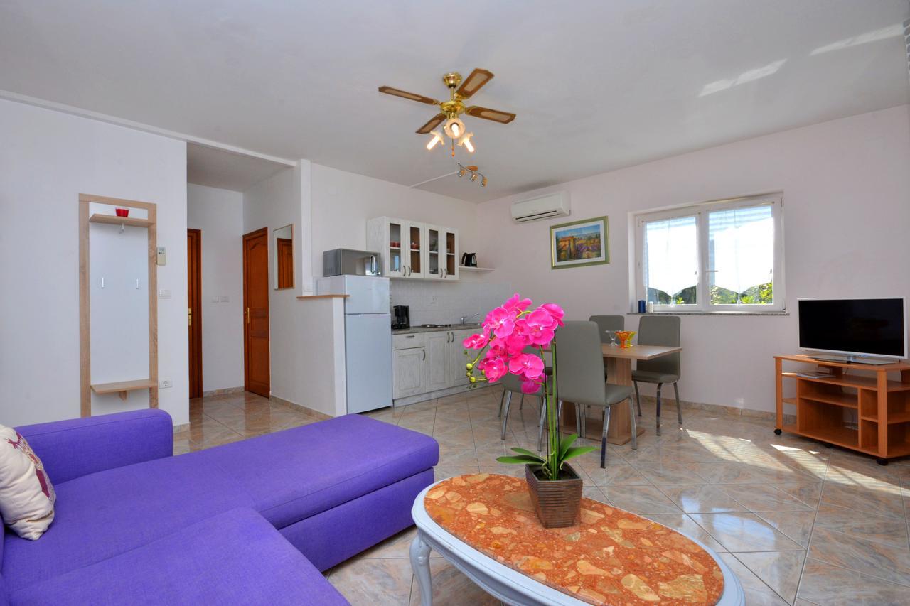 Villa Paris Necujam Bagian luar foto