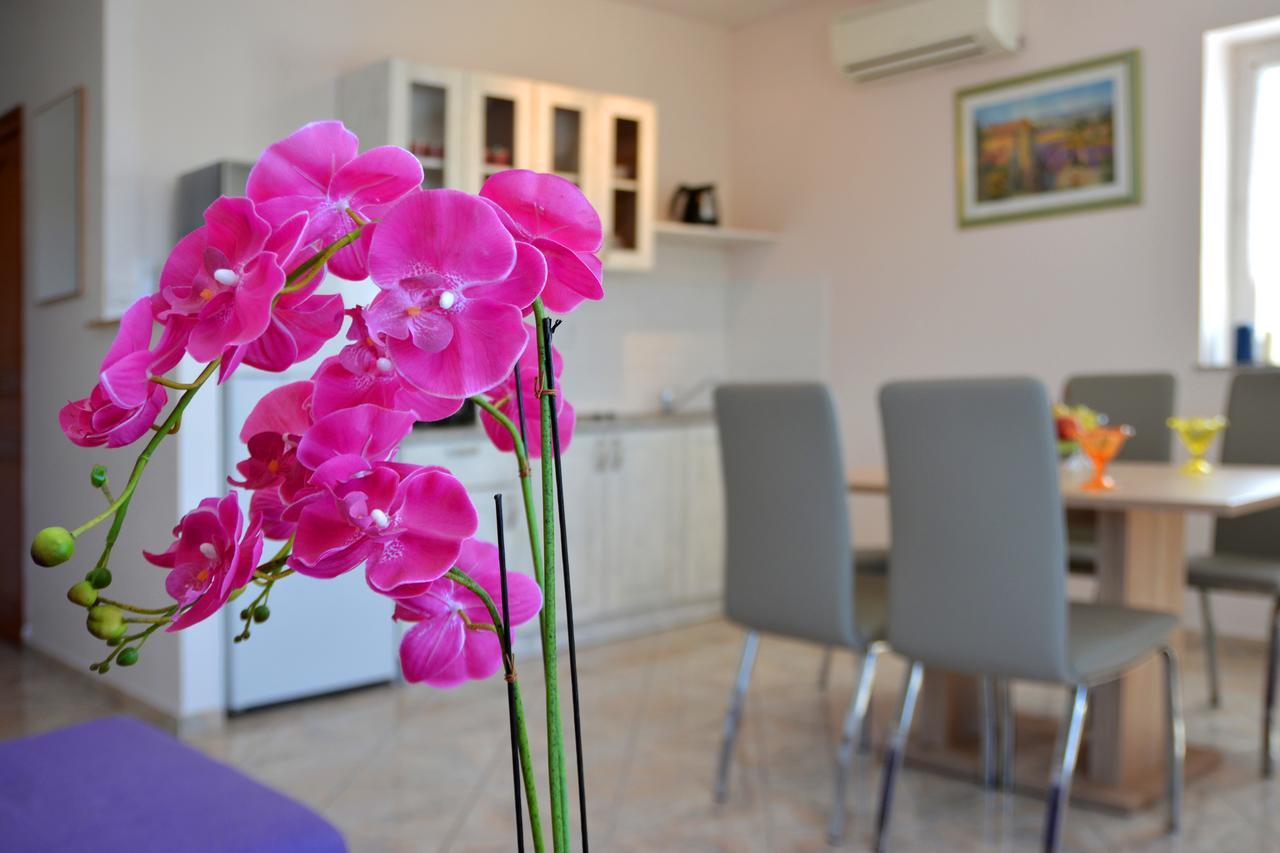 Villa Paris Necujam Bagian luar foto