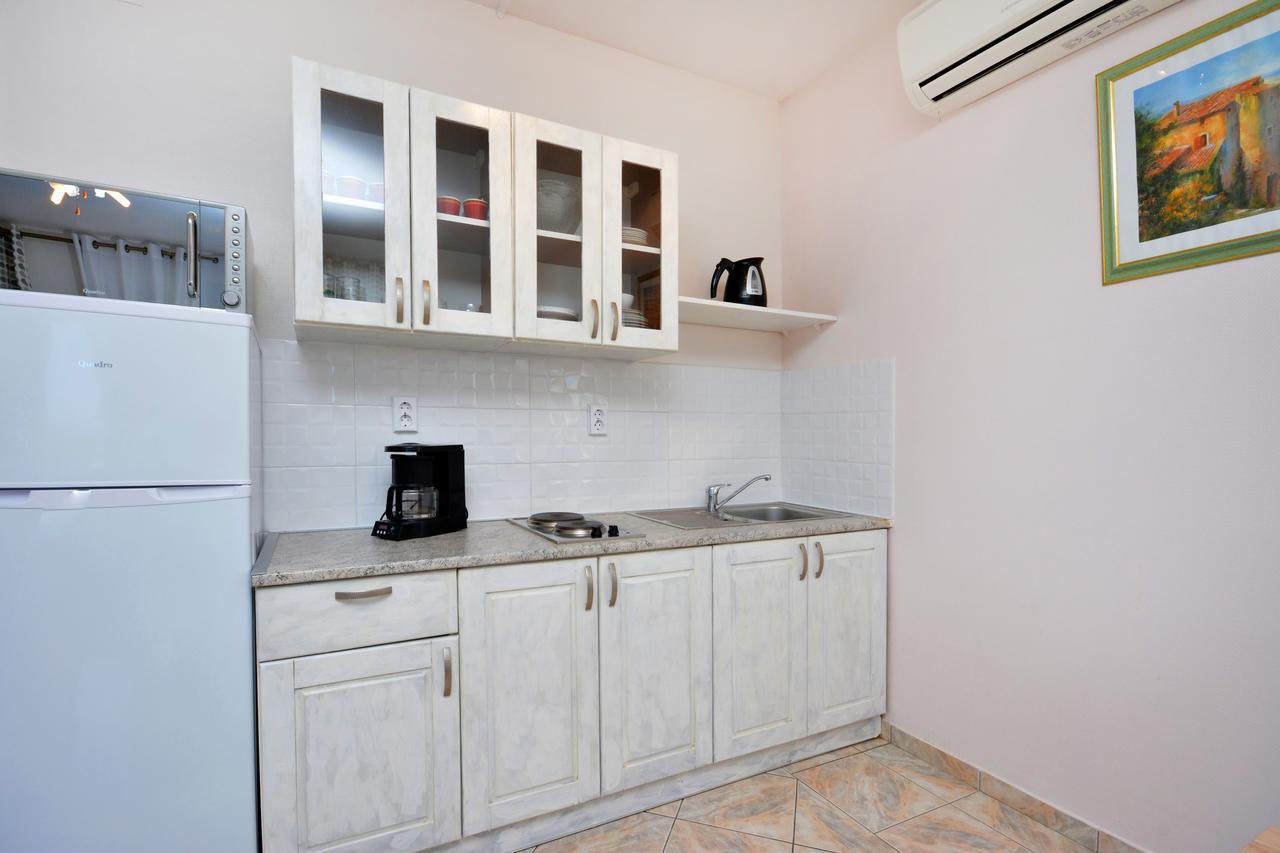 Villa Paris Necujam Bagian luar foto